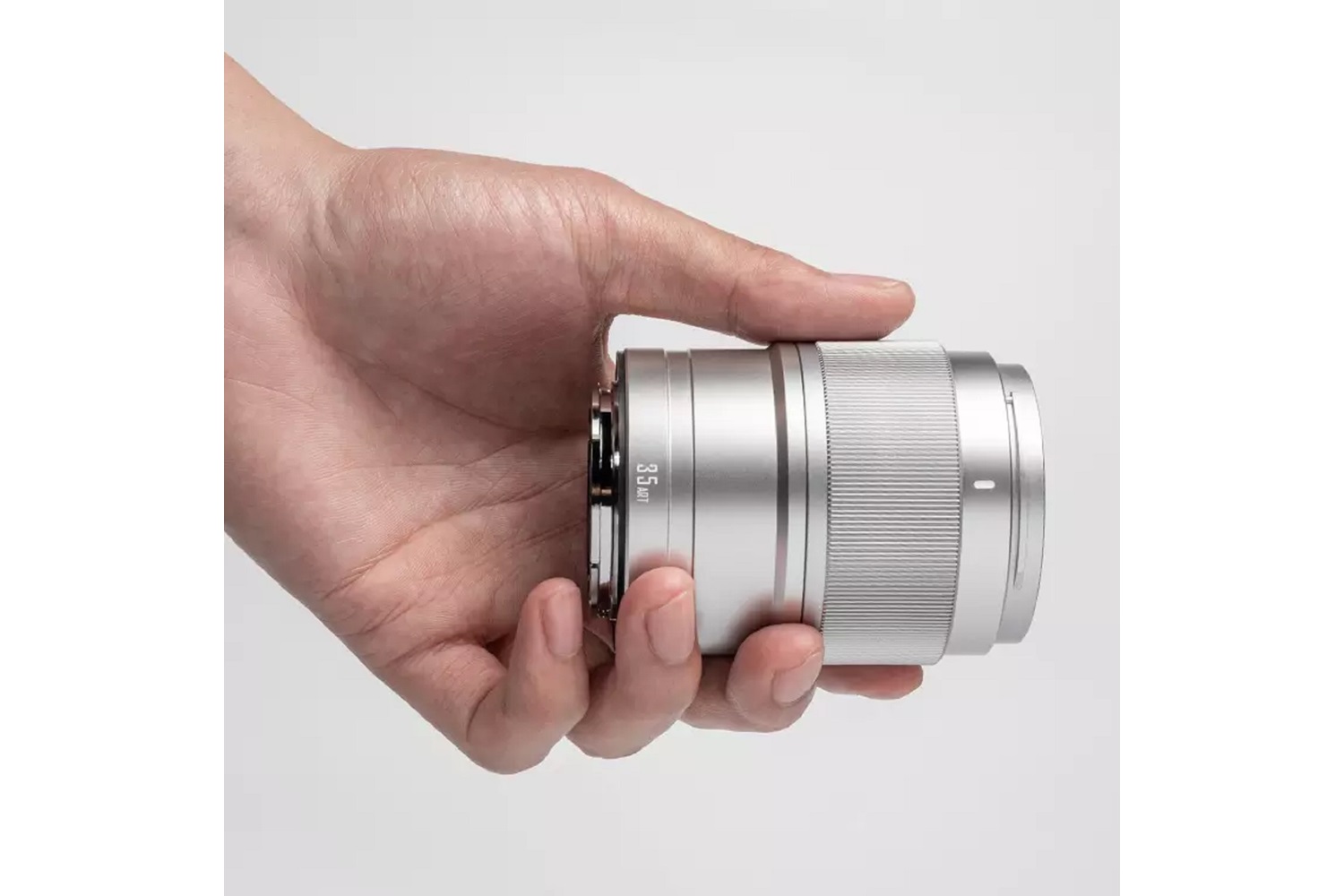 Yongnuo 35mm f/1.8S DA ART APS-C Otofokus Lens (Sony E) Gümüş