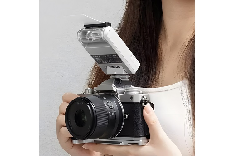 Yongnuo YN6 Micro Bataryalı Sony Uyumlu Tepe Flaşı (Gümüş)